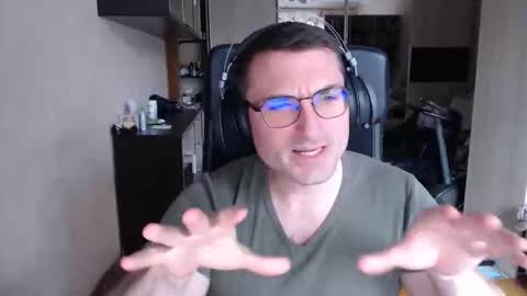 Snapshot of den_lover1 chatting on 10/30/25, 10:27 Den online show from 10/30/25, 10:27