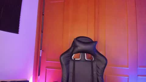 Snapshot of den_shatw_ chatting on 07/01/26, 11:01 Denis online show from 07/01/26, 11:01
