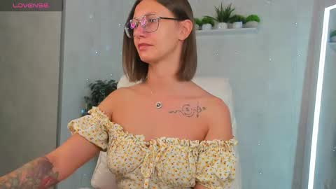 Elina online show from 09/12/25, 12:11