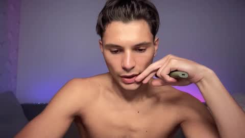 Snapshot of denlover chatting on 09/19/25, 11:33 Den online show from 09/19/25, 11:33