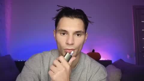 Snapshot of denlover chatting on 09/29/25, 08:24 Den online show from 09/29/25, 08:24