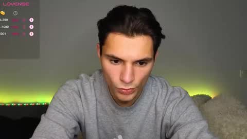 Snapshot of denlover chatting on 10/28/25, 08:40 Den online show from 10/28/25, 08:40