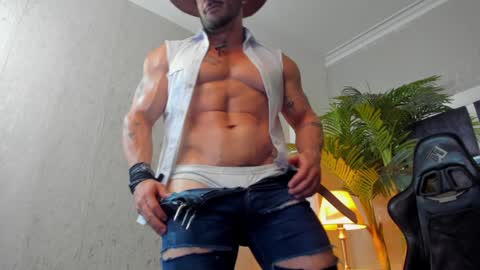 Snapshot of dennis_cox_ chatting on 01/03/25, 04:48 dennis_cox_ online show from 01/03/25, 04:48