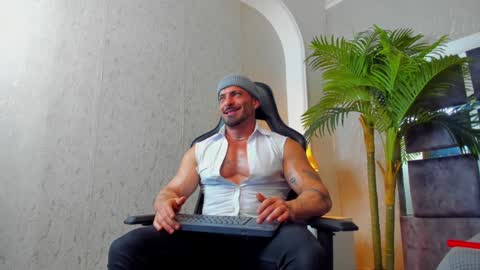 Snapshot of dennis_cox_ chatting on 01/07/25, 03:33 dennis_cox_ online show from 01/07/25, 03:33