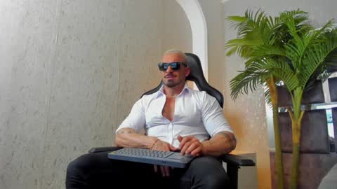 Snapshot of dennis_cox_ chatting on 01/08/25, 12:26 dennis_cox_ online show from 01/08/25, 12:26