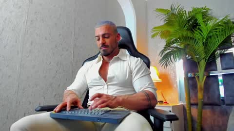 Snapshot of dennis_cox_ chatting on 01/09/25, 12:30 dennis_cox_ online show from 01/09/25, 12:30