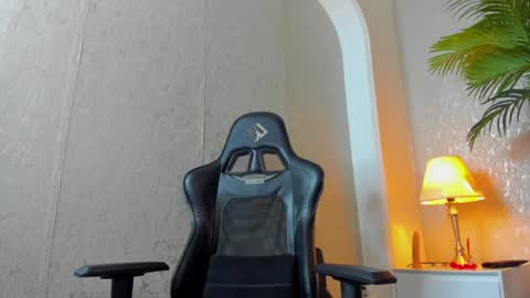 Snapshot of dennis_cox_ chatting on 01/14/25, 12:56 dennis_cox_ online show from 01/14/25, 12:56