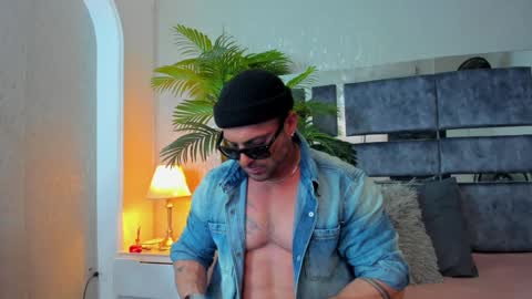 Snapshot of dennis_cox_ chatting on 01/18/25, 12:04 dennis_cox_ online show from 01/18/25, 12:04