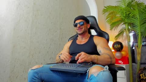 Snapshot of dennis_cox_ chatting on 01/22/25, 06:52 dennis_cox_ online show from 01/22/25, 06:52