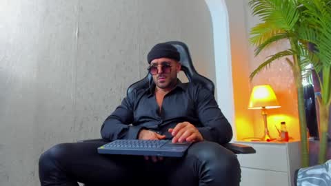 Snapshot of dennis_cox_ chatting on 01/26/25, 03:14 dennis_cox_ online show from 01/26/25, 03:14
