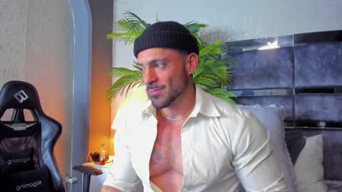 Snapshot of dennis_cox_ chatting on 01/29/25, 10:37 dennis_cox_ online show from 01/29/25, 10:37