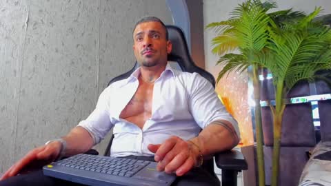 Snapshot of dennis_cox_ chatting on 01/30/25, 11:55 dennis_cox_ online show from 01/30/25, 11:55