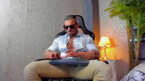Snapshot of dennis_cox_ chatting on 02/01/25, 02:45 dennis_cox_ online show from 02/01/25, 02:45