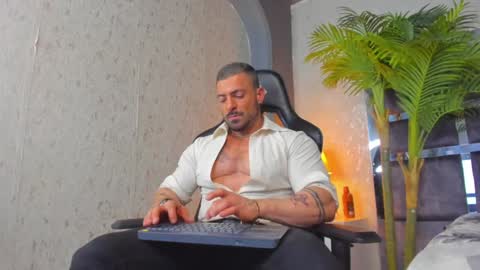 Snapshot of dennis_cox_ chatting on 02/04/25, 01:16 dennis_cox_ online show from 02/04/25, 01:16