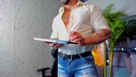 Snapshot of dennis_cox_ chatting on 02/14/25, 10:49 dennis_cox_ online show from 02/14/25, 10:49