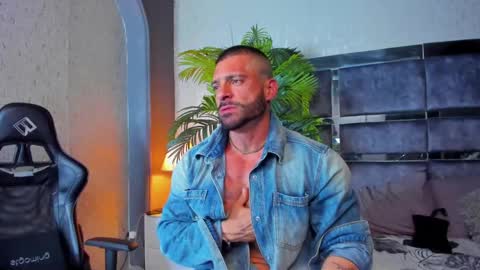 Snapshot of dennis_cox_ chatting on 02/23/25, 12:37 dennis_cox_ online show from 02/23/25, 12:37