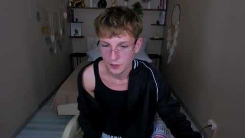 Snapshot of dennis_rodriguez chatting on 11/23/25, 09:03 Dennis online show from 11/23/25, 09:03