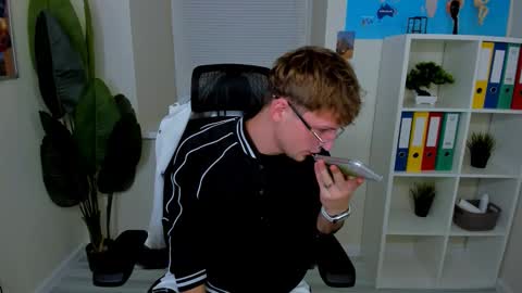 Snapshot of dennis_rodriguez chatting on 11/24/25, 03:34 Dennis online show from 11/24/25, 03:34