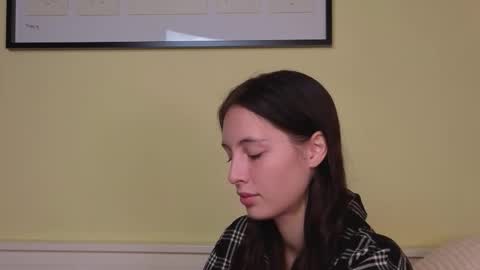 Olivia online show from 09/21/25, 09:33