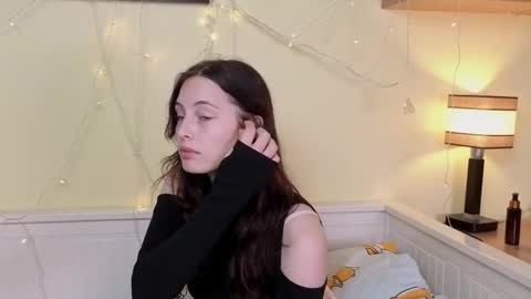 Olivia online show from 10/10/25, 08:24