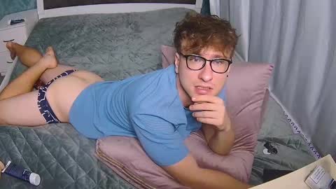 Snapshot of dennisgartman chatting on 10/24/25, 06:26 Dennis online show from 10/24/25, 06:26