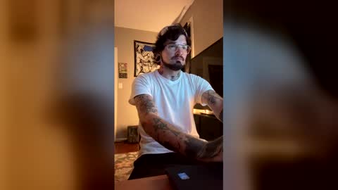 Snapshot of dennisman4151 chatting on 05/18/26, 05:35 dennisman4151 online show from 05/18/26, 05:35