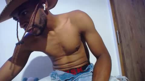 Snapshot of denzo_cornell chatting on 09/25/25, 05:11 denzo online show from 09/25/25, 05:11