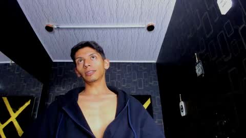 Dereck online show from 05/23/26, 01:55