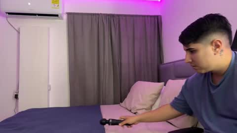 Snapshot of dereckbrownn chatting on 09/26/25, 12:36 Dereck online show from 09/26/25, 12:36