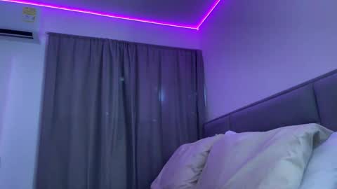 Snapshot of dereckbrownn chatting on 10/01/25, 07:09 Dereck online show from 10/01/25, 07:09