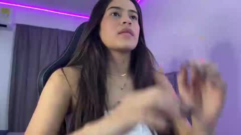 Snapshot of dereckbrownn chatting on 10/14/25, 07:14 Dereck online show from 10/14/25, 07:14