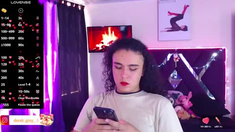 Snapshot of derek_greyy_ chatting on 12/17/24, 06:09 derek grey online show from 12/17/24, 06:09