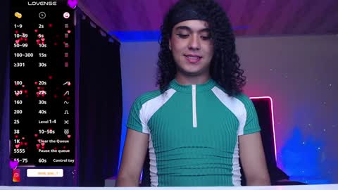Snapshot of derek_greyy_ chatting on 02/08/25, 01:22 derek grey online show from 02/08/25, 01:22