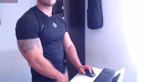 Snapshot of derek_group chatting on 12/01/24, 04:29 Derek online show from 12/01/24, 04:29