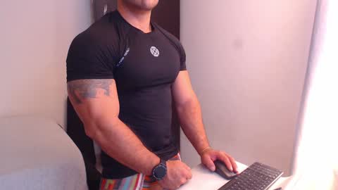 Snapshot of derek_group chatting on 01/01/25, 04:39 Derek online show from 01/01/25, 04:39