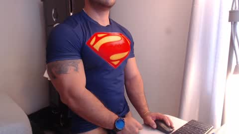 Snapshot of derek_group chatting on 01/05/25, 12:53 Derek online show from 01/05/25, 12:53