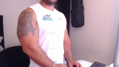 Snapshot of derek_group chatting on 09/22/25, 03:03 Derek online show from 09/22/25, 03:03