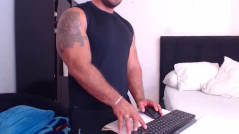 Snapshot of derek_group chatting on 11/04/25, 07:57 Derek online show from 11/04/25, 07:57