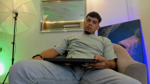 derek online show from 11/04/25, 12:04