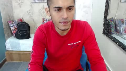 Snapshot of derek_storm_ chatting on 09/25/25, 02:48 D E R E K online show from 09/25/25, 02:48