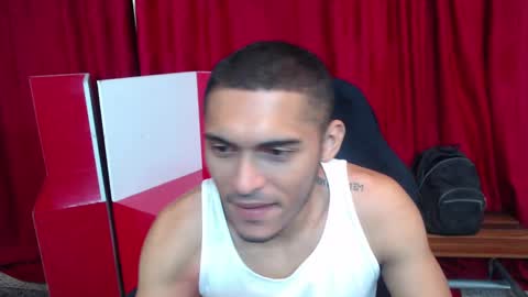 Snapshot of derek_storm_ chatting on 09/27/25, 03:11 D E R E K online show from 09/27/25, 03:11