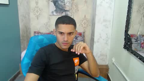 Snapshot of derek_storm_ chatting on 10/28/25, 10:30 D E R E K online show from 10/28/25, 10:30