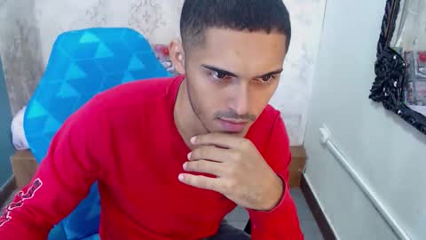 Snapshot of derek_storm_ chatting on 10/30/25, 10:49 D E R E K online show from 10/30/25, 10:49