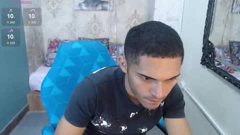 Snapshot of derek_storm_ chatting on 11/04/25, 10:36 D E R E K online show from 11/04/25, 10:36