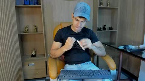 derek_voss online show from 04/28/26, 11:37