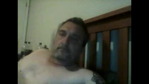 Snapshot of derekakalost chatting on 10/27/25, 01:04 derekakalost online show from 10/27/25, 01:04