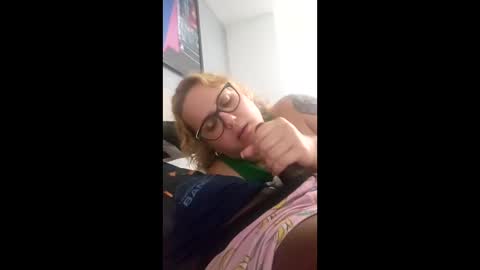 Snapshot of derkdiggler89 chatting on 04/12/26, 08:58 Derk Mae online show from 04/12/26, 08:58