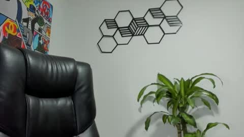 derry_adams1237 online show from 12/18/24, 01:05