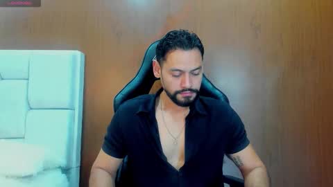 Snapshot of derrybigger_cm chatting on 10/14/25, 07:36 DerryBigger CM online show from 10/14/25, 07:36