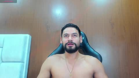 Snapshot of derrybigger_cm chatting on 10/17/25, 10:23 DerryBigger CM online show from 10/17/25, 10:23